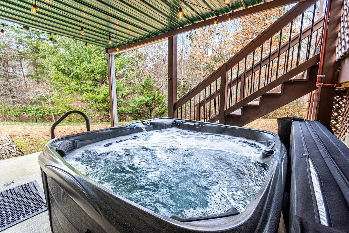 Year-round 6-person hot tub under covered deck – Asheville